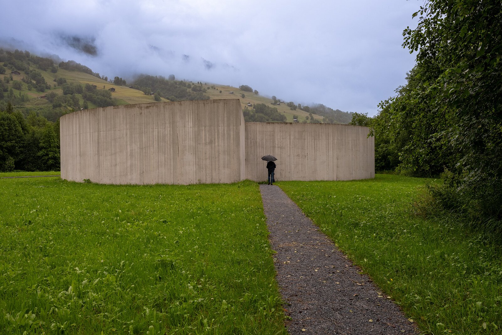 VSI.ASAI. Generalversammlung Flims Besichtigung OGNA von Matias Spescha, Trun. Grösste begehbare Skulptur der Schweiz.