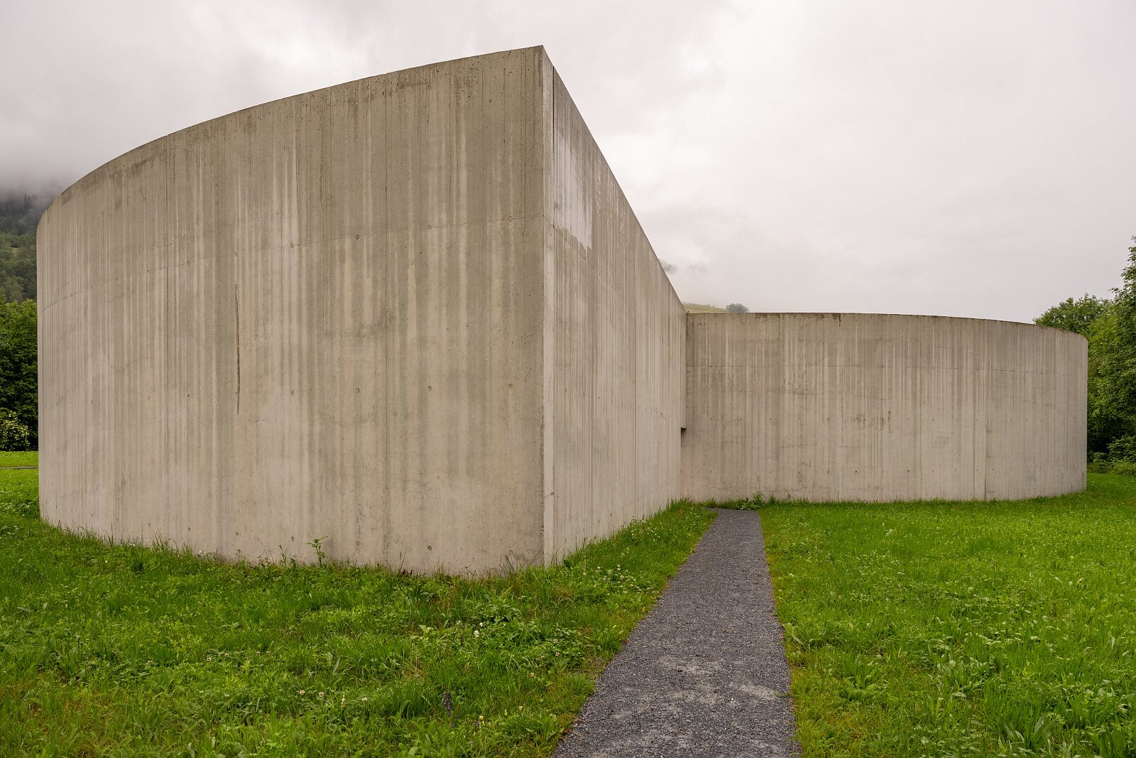 VSI.ASAI. Generalversammlung Flims Besichtigung OGNA von Matias Spescha, Trun. Grösste begehbare Skulptur der Schweiz.