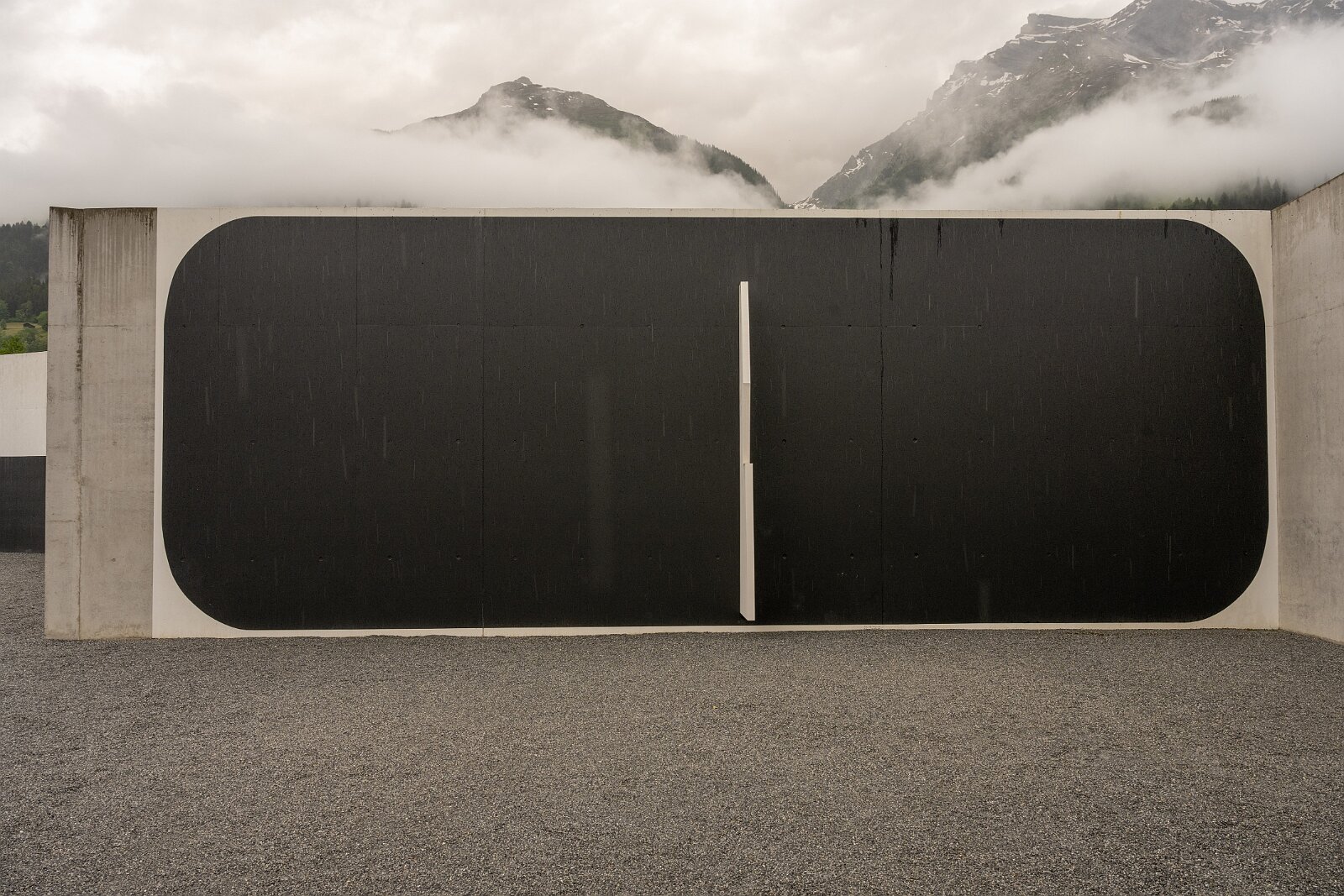 VSI.ASAI. Generalversammlung Flims Besichtigung OGNA von Matias Spescha, Trun. Grösste begehbare Skulptur der Schweiz.