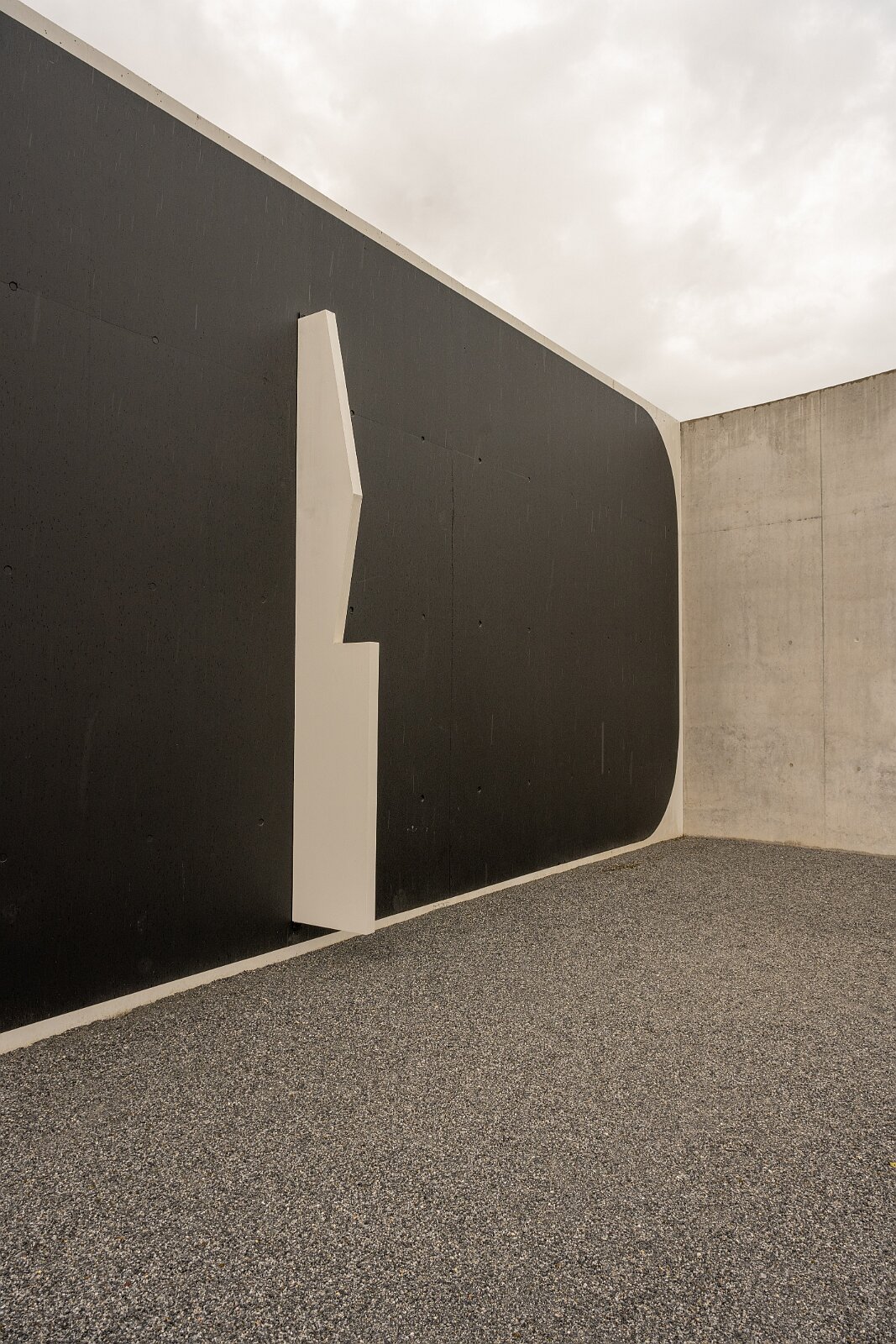 VSI.ASAI. Generalversammlung Flims Besichtigung OGNA von Matias Spescha, Trun. Grösste begehbare Skulptur der Schweiz.