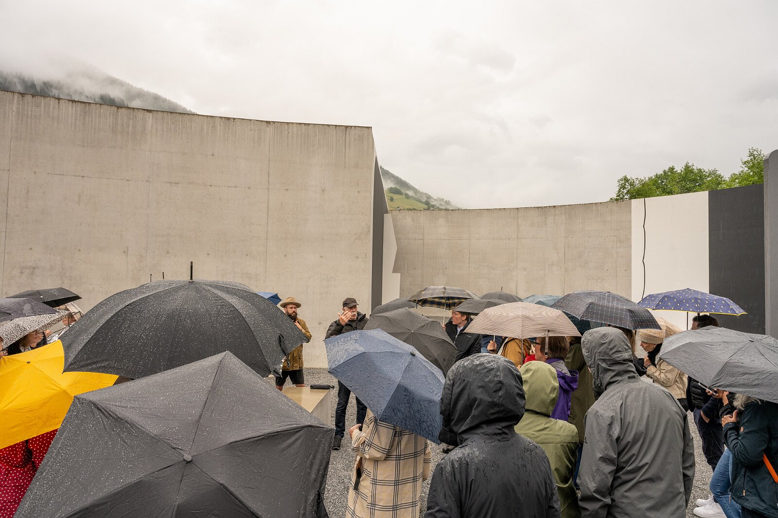 VSI.ASAI. Generalversammlung Flims Besichtigung OGNA von Matias Spescha, Trun. Grösste begehbare Skulptur der Schweiz.