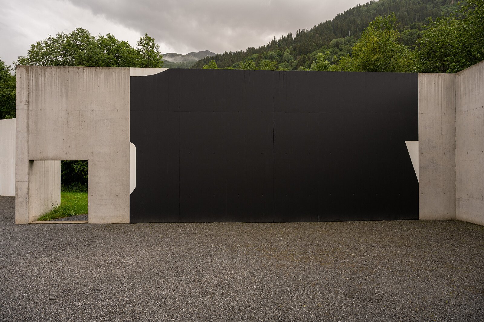 VSI.ASAI. Generalversammlung Flims Besichtigung OGNA von Matias Spescha, Trun. Grösste begehbare Skulptur der Schweiz.