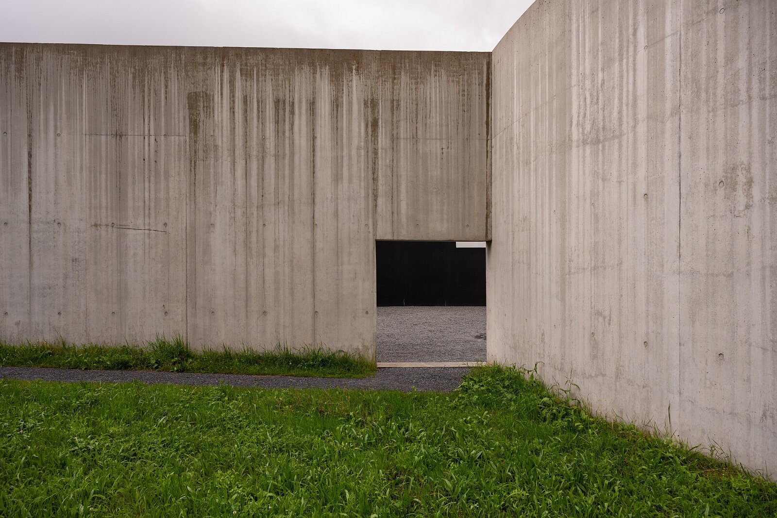 VSI.ASAI. Generalversammlung Flims Besichtigung OGNA von Matias Spescha, Trun. Grösste begehbare Skulptur der Schweiz.