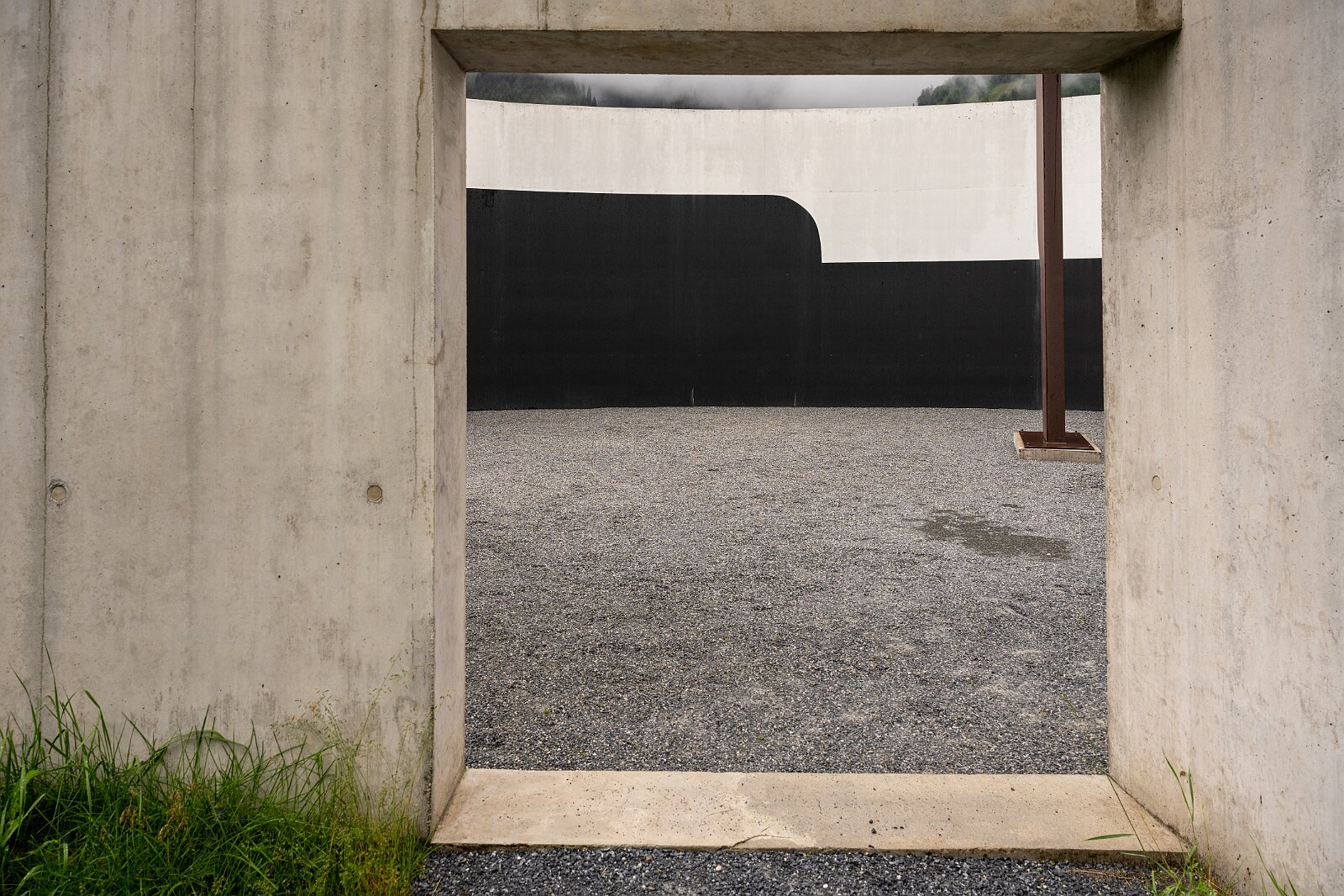 VSI.ASAI. Generalversammlung Flims Besichtigung OGNA von Matias Spescha, Trun. Grösste begehbare Skulptur der Schweiz.