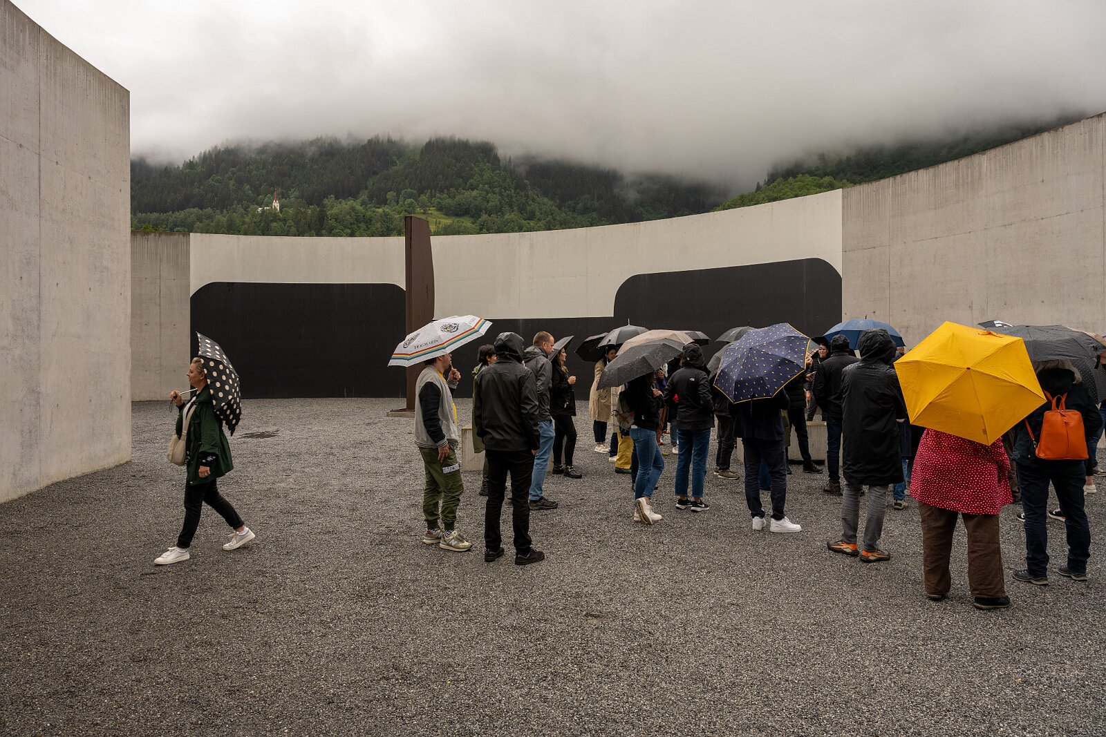 VSI.ASAI. Generalversammlung Flims Besichtigung OGNA von Matias Spescha, Trun. Grösste begehbare Skulptur der Schweiz.