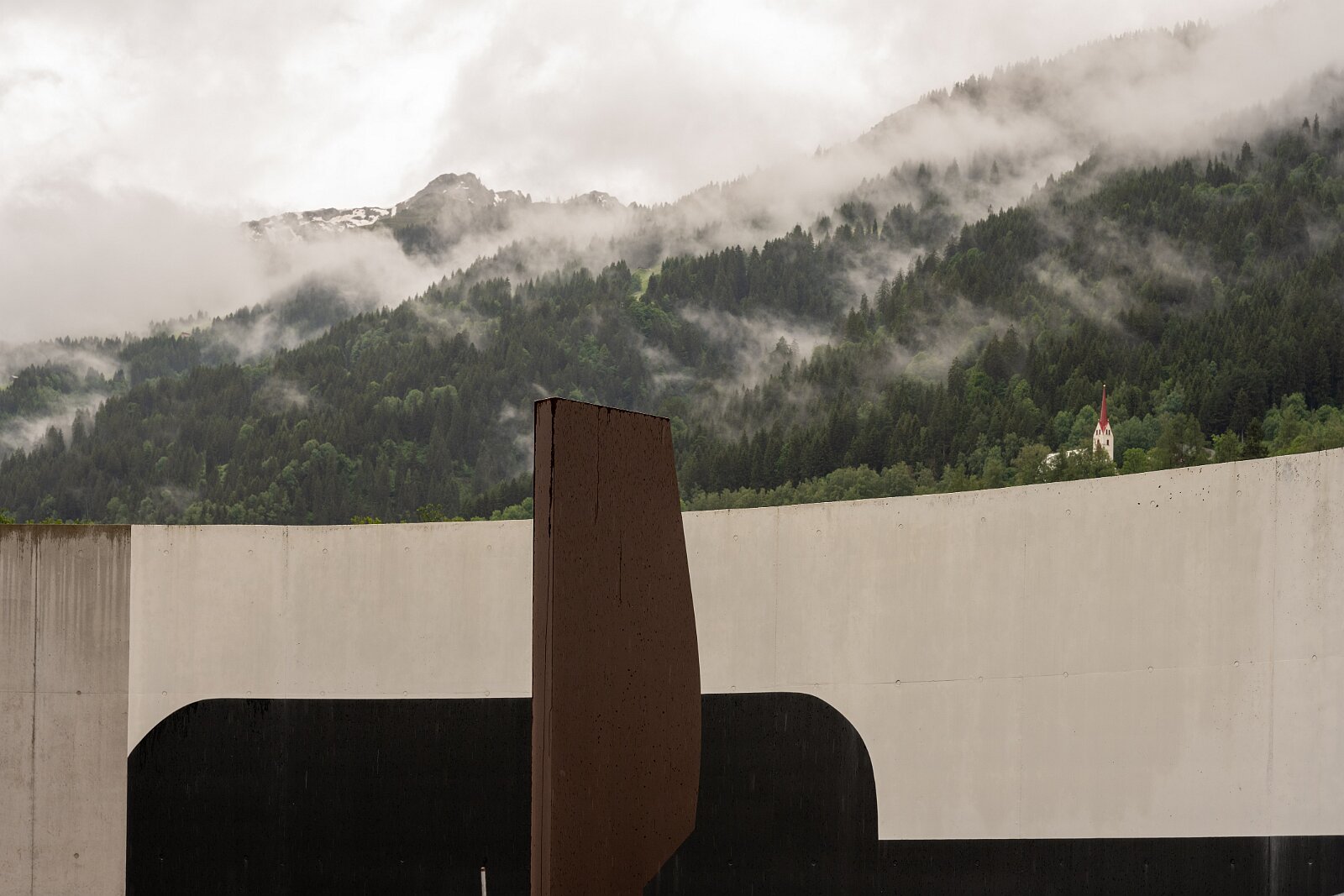 VSI.ASAI. Generalversammlung Flims Besichtigung OGNA von Matias Spescha, Trun. Grösste begehbare Skulptur der Schweiz.