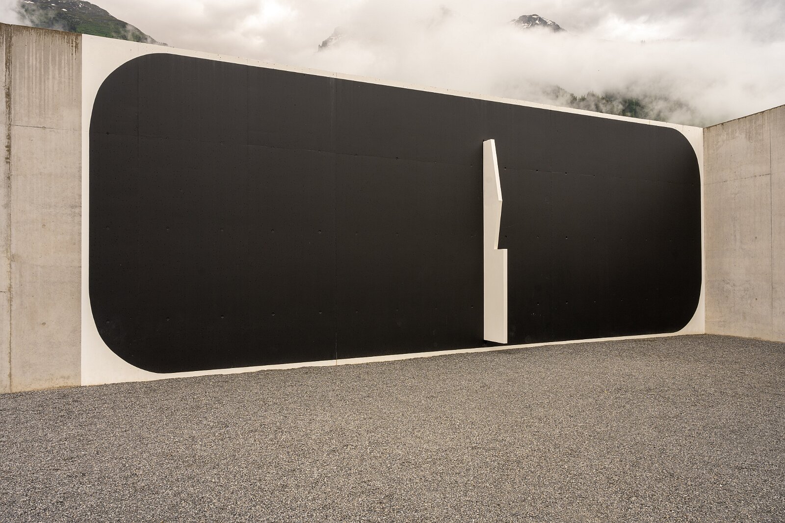 VSI.ASAI. Generalversammlung Flims Besichtigung OGNA von Matias Spescha, Trun. Grösste begehbare Skulptur der Schweiz.