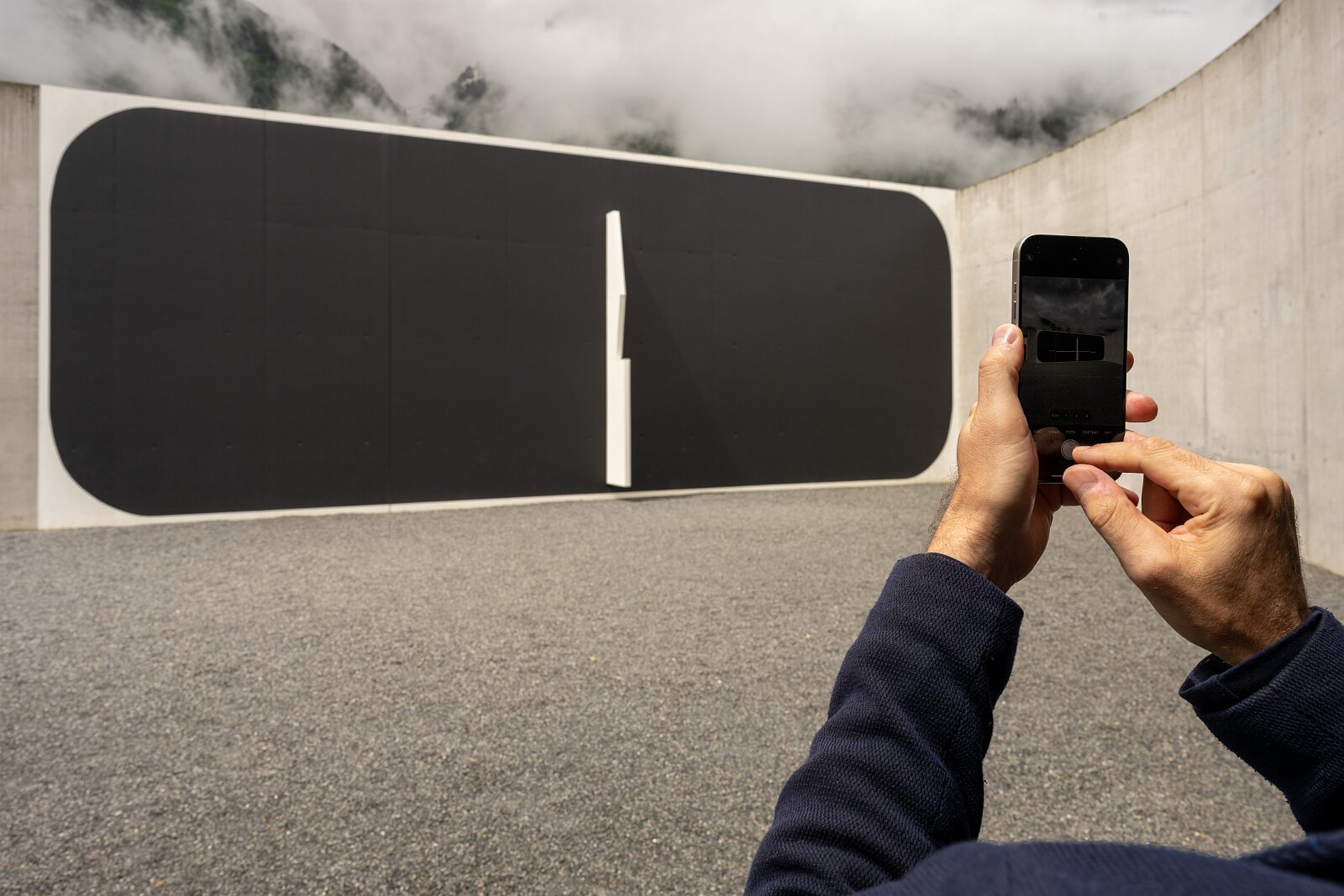 VSI.ASAI. Generalversammlung Flims Besichtigung OGNA von Matias Spescha, Trun. Grösste begehbare Skulptur der Schweiz.