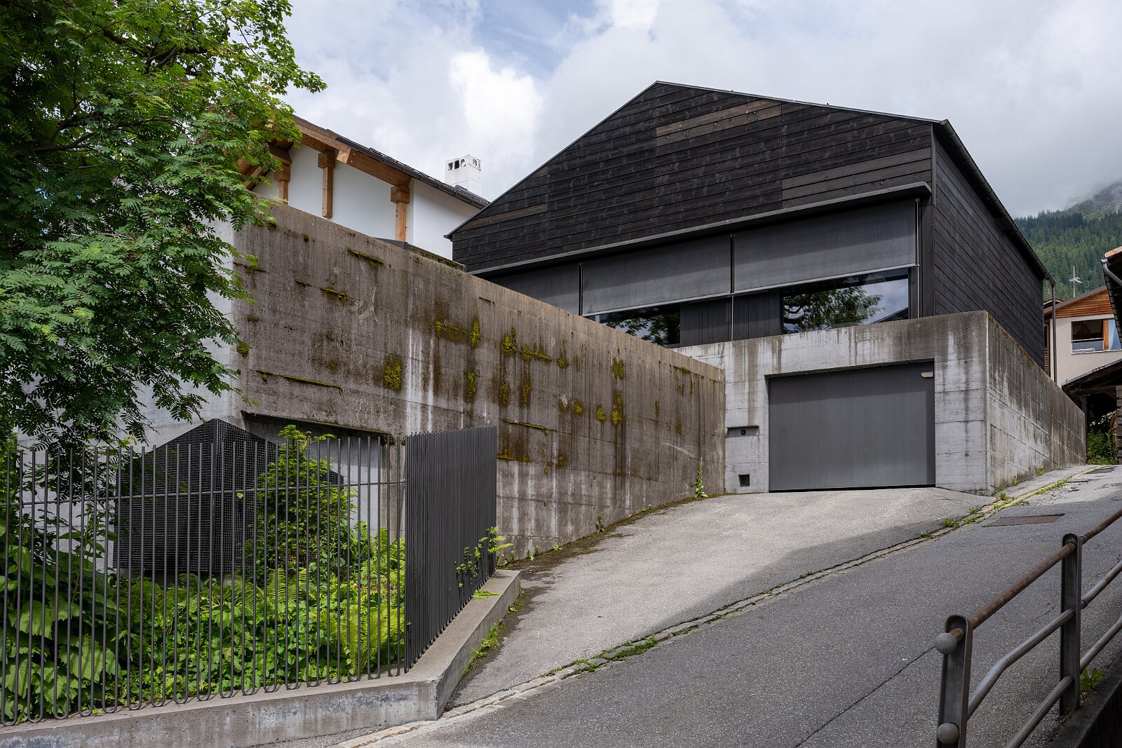VSI.ASAI. Generalversammlung Flims Das schwarze Haus in Flims, Architekt Valerio Oligiati