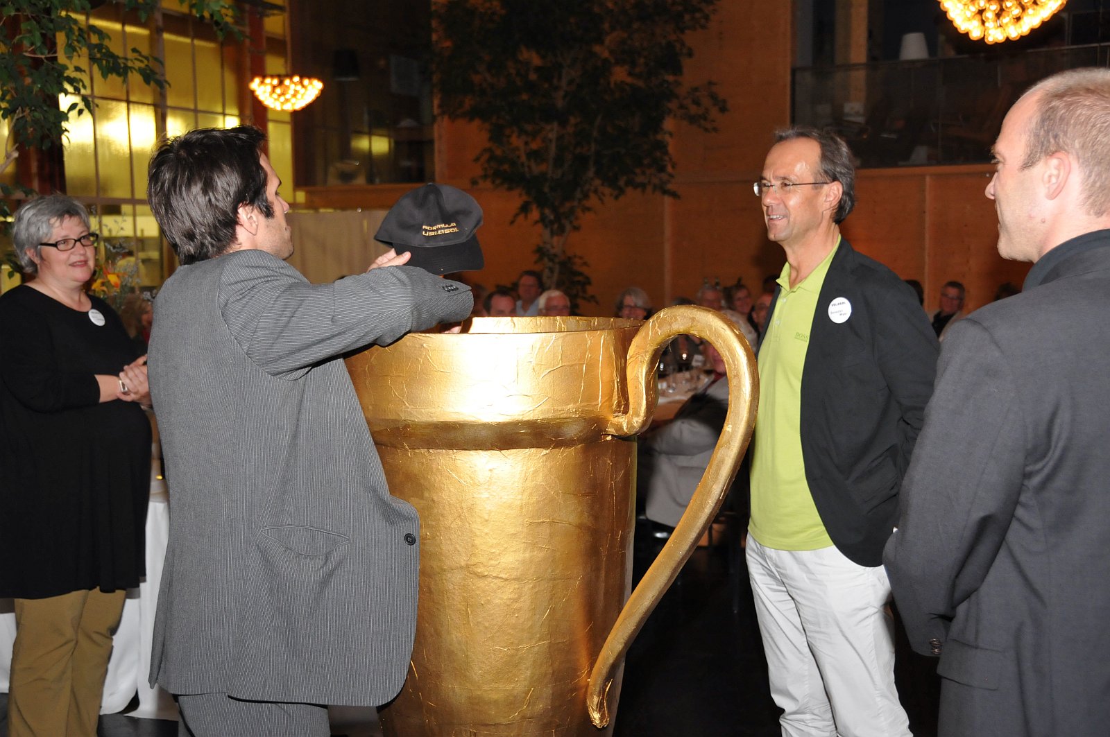 VSI.ASAI. Rahmenprogramm 19. Juni 2009 Verdankung an unseren Präsidenten im Restaurant eoipso in Basel. Er übergibt das Zepter am 20. Juni 2009 seinem Nachfolger. Herzlichen Dank für Deine tolle Arbeit und den wunderbaren Abschiedsabend.