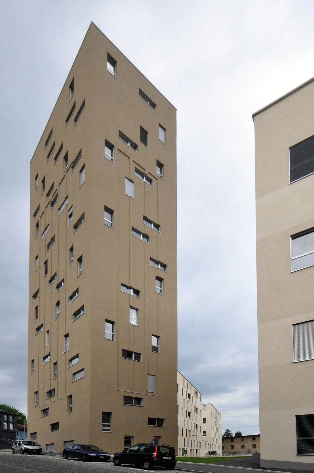 VSI.ASAI. - 67. Generalversammlung in Fribourg Spaziergang durch das Pérolles-Quartier unter der Führung von Robert Walker, Architekt und Architekturhistoriker (Er ist auch der Erfinder der Foto-Viewer Idee von Fribourg). War ein tolles Erlebnis wie man mit einfachen Mittel darstellen kann, wie sich ein Stadt der Zeit anpasst.