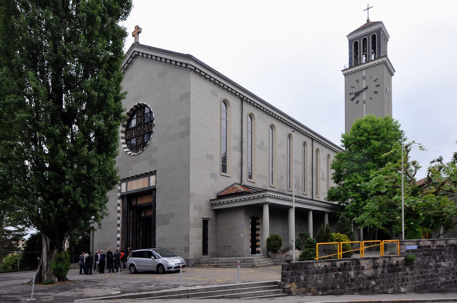 VSI.ASAI. - 67. Generalversammlung in Fribourg Unter Führung von Architekt J.M. Ruffieux erleben wir die St. Pierre Kirche.