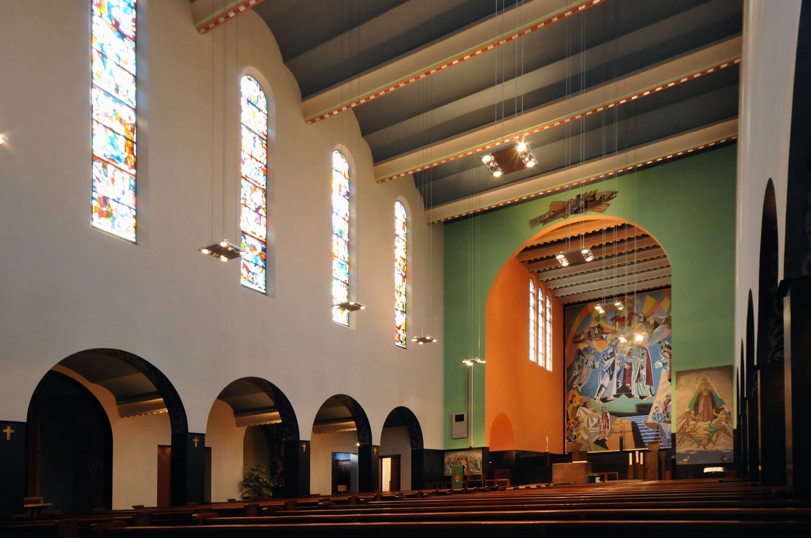 VSI.ASAI. - 67. Generalversammlung in Fribourg Unter Führung von Architekt J.M. Ruffieux erleben wir die St. Pierre Kirche.