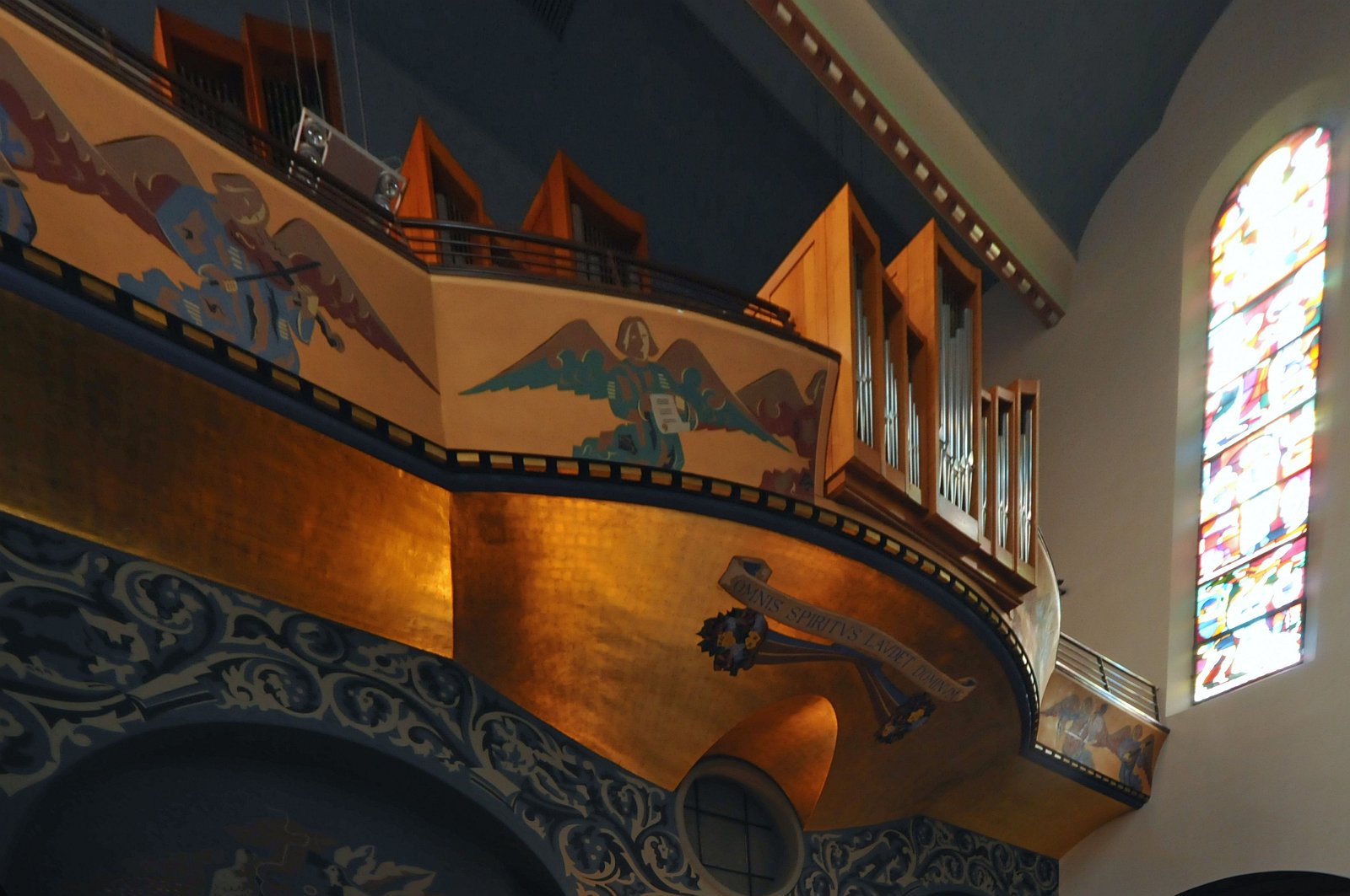 VSI.ASAI. - 67. Generalversammlung in Fribourg Unter Führung von Architekt J.M. Ruffieux erleben wir die St. Pierre Kirche.