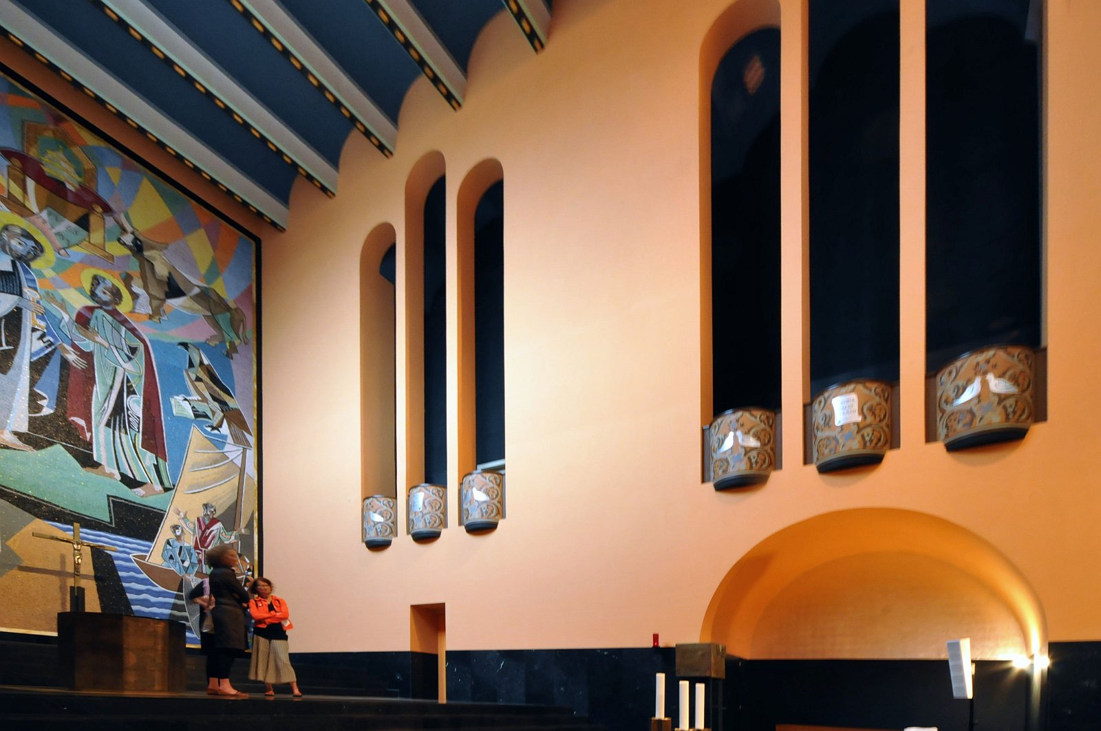 VSI.ASAI. - 67. Generalversammlung in Fribourg Unter Führung von Architekt J.M. Ruffieux erleben wir die St. Pierre Kirche.