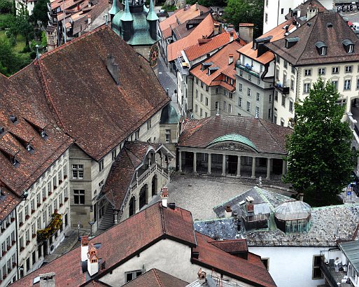 VSI.ASAI. - 67. Generalversammlung in Fribourg Rundum Aussicht nach einem Wendeltreppenaufstieg auf dem Turm der Kathedrale auf die Stadt Fribourg.