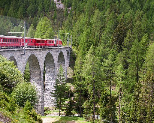 Glacier Express Anreise mit dem Zug von Chur nach St. Moritz
