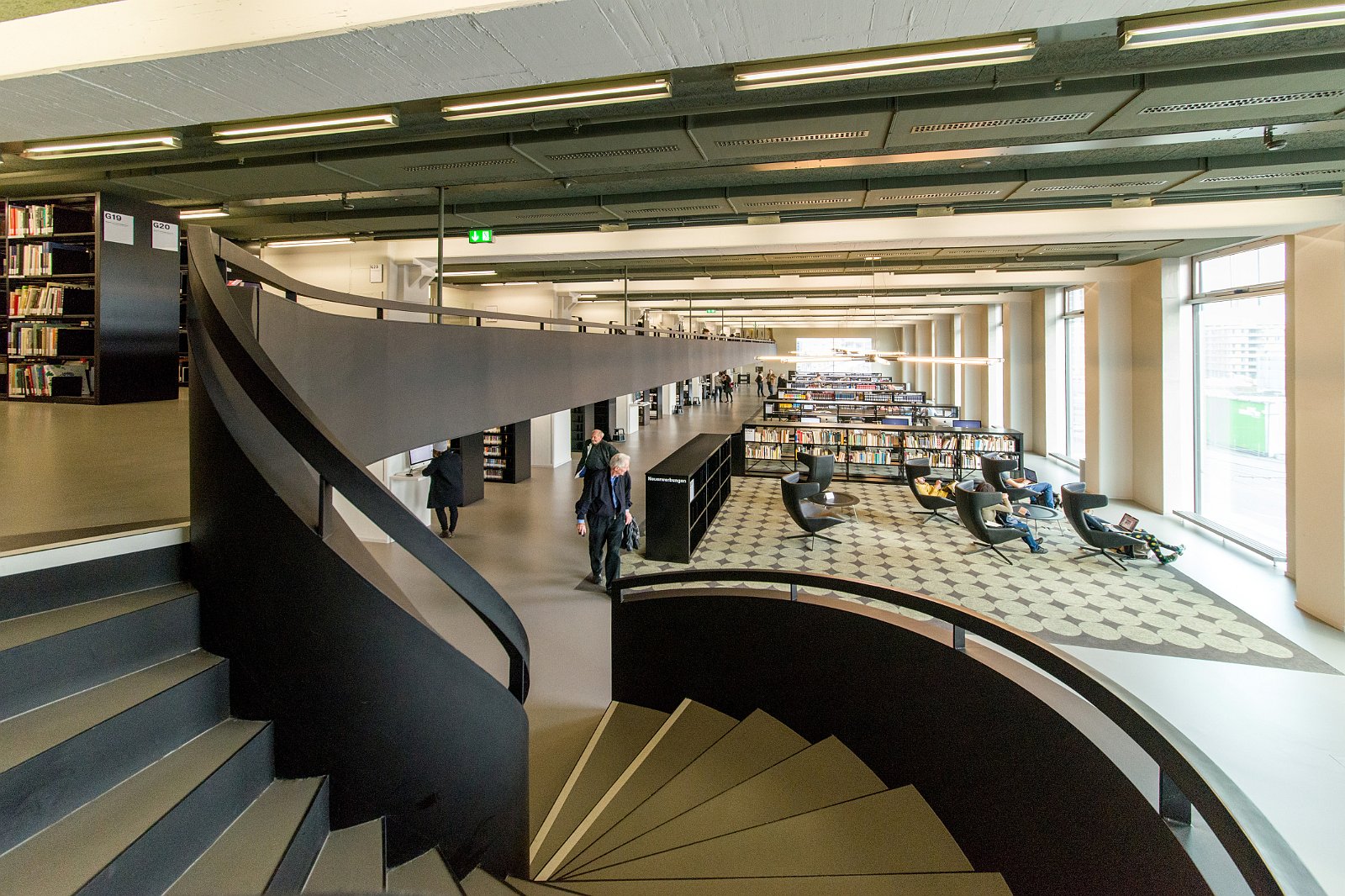 Toni Areal Zürich | Bibliothek Besichtigung Toni-Areal Zürich. Zürcher Hochschule der Künste. www.zhdk.ch