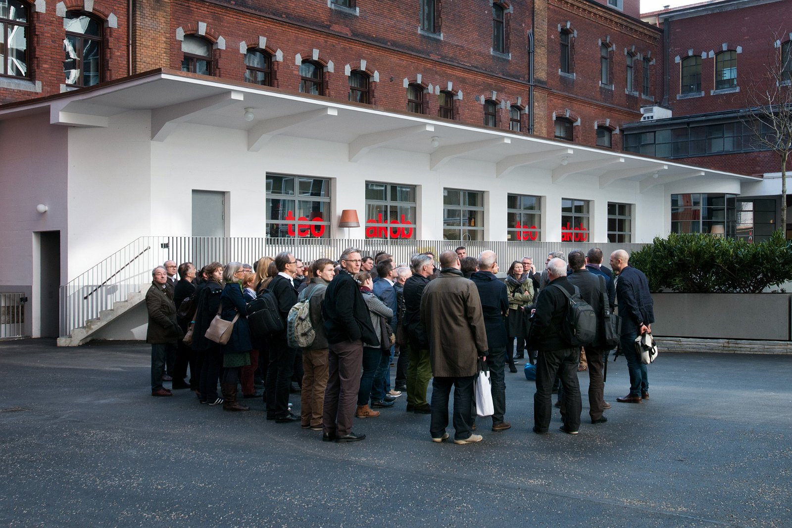 VSI.ASAI | Rundgang im Löwenbräu-Areal Zürich Rundgang und Führung im Löwenbräu-Areal Zürich. Führung durch Stephan Hürlemann, Partner Studio Hannes Wettstein AG und Volker Mencke, Projektleiter Gigon/Guyer Architekten.