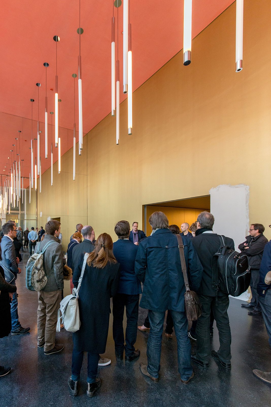 VSI.ASAI | Rundgang im Löwenbräu-Areal Zürich Rundgang und Führung im Löwenbräu-Areal Zürich. Führung durch Stephan Hürlemann, Partner Studio Hannes Wettstein AG und Volker Mencke, Projektleiter Gigon/Guyer Architekten.