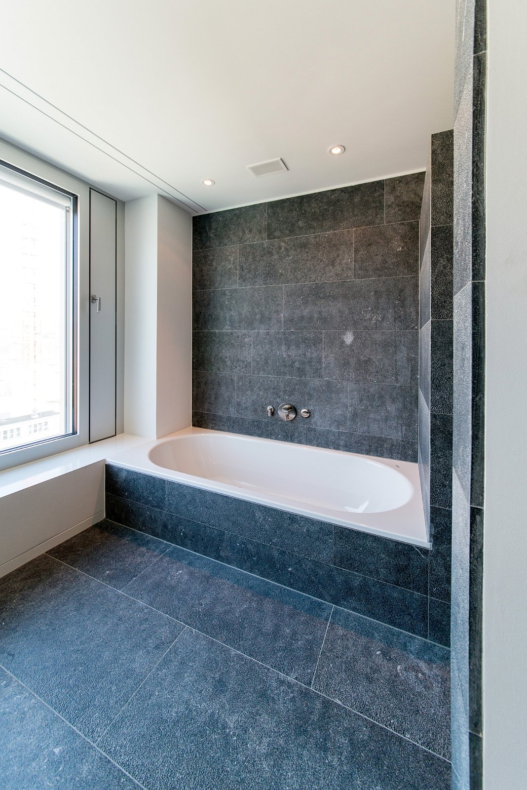 VSI.ASAI | Rundgang im Löwenbräu-Areal Zürich Rundgang und Führung im Löwenbräu-Areal Zürich. Führung durch Stephan Hürlemann, Partner Studio Hannes Wettstein AG und Volker Mencke, Projektleiter Gigon/Guyer Architekten.