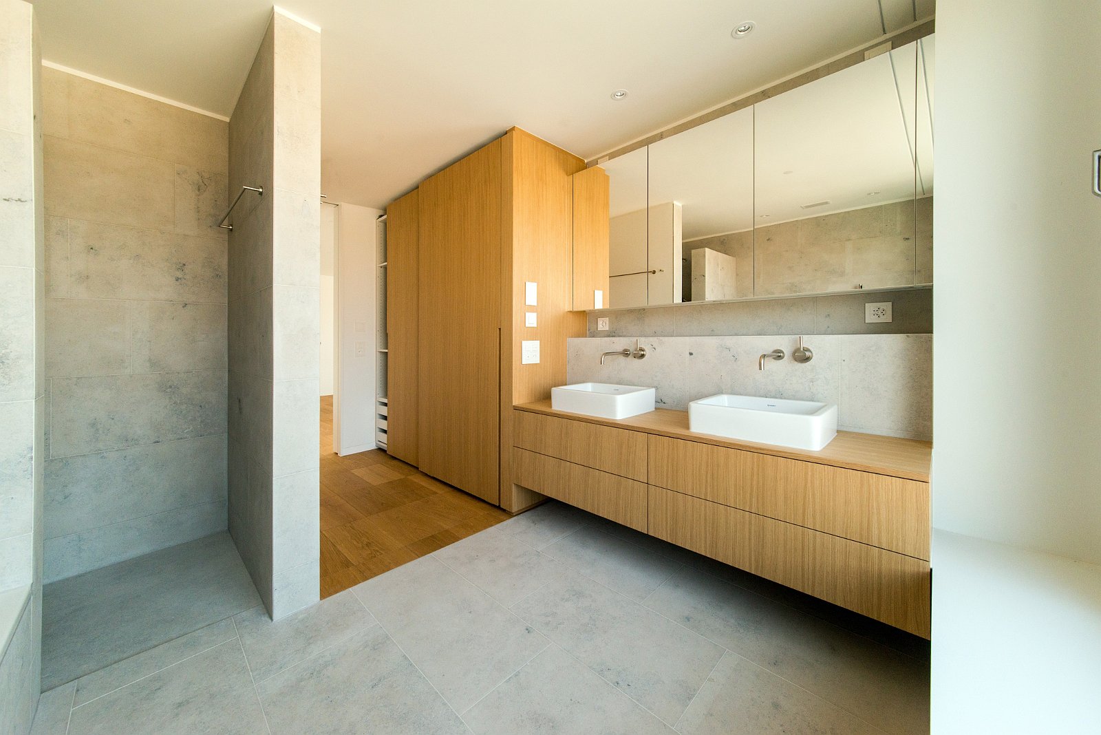 VSI.ASAI | Rundgang im Löwenbräu-Areal Zürich Rundgang und Führung im Löwenbräu-Areal Zürich. Führung durch Stephan Hürlemann, Partner Studio Hannes Wettstein AG und Volker Mencke, Projektleiter Gigon/Guyer Architekten.