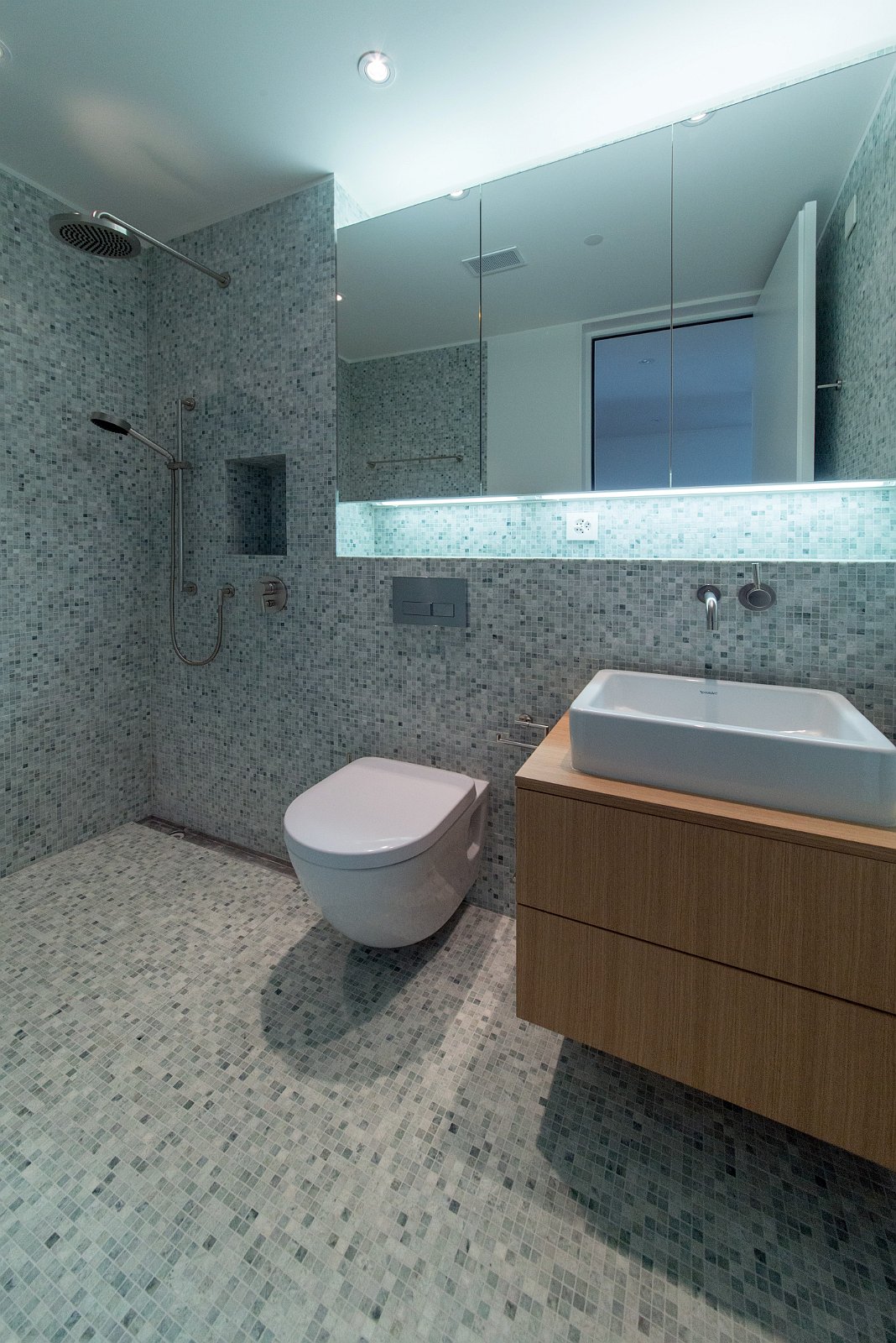 VSI.ASAI | Rundgang im Löwenbräu-Areal Zürich Rundgang und Führung im Löwenbräu-Areal Zürich. Führung durch Stephan Hürlemann, Partner Studio Hannes Wettstein AG und Volker Mencke, Projektleiter Gigon/Guyer Architekten.