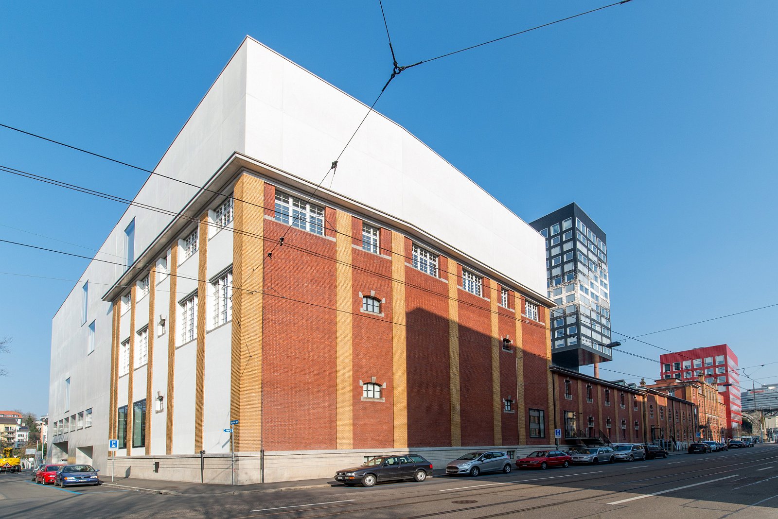 VSI.ASAI | Rundgang im Löwenbräu-Areal Zürich Rundgang und Führung im Löwenbräu-Areal Zürich. Führung durch Stephan Hürlemann, Partner Studio Hannes Wettstein AG und Volker Mencke, Projektleiter Gigon/Guyer Architekten.