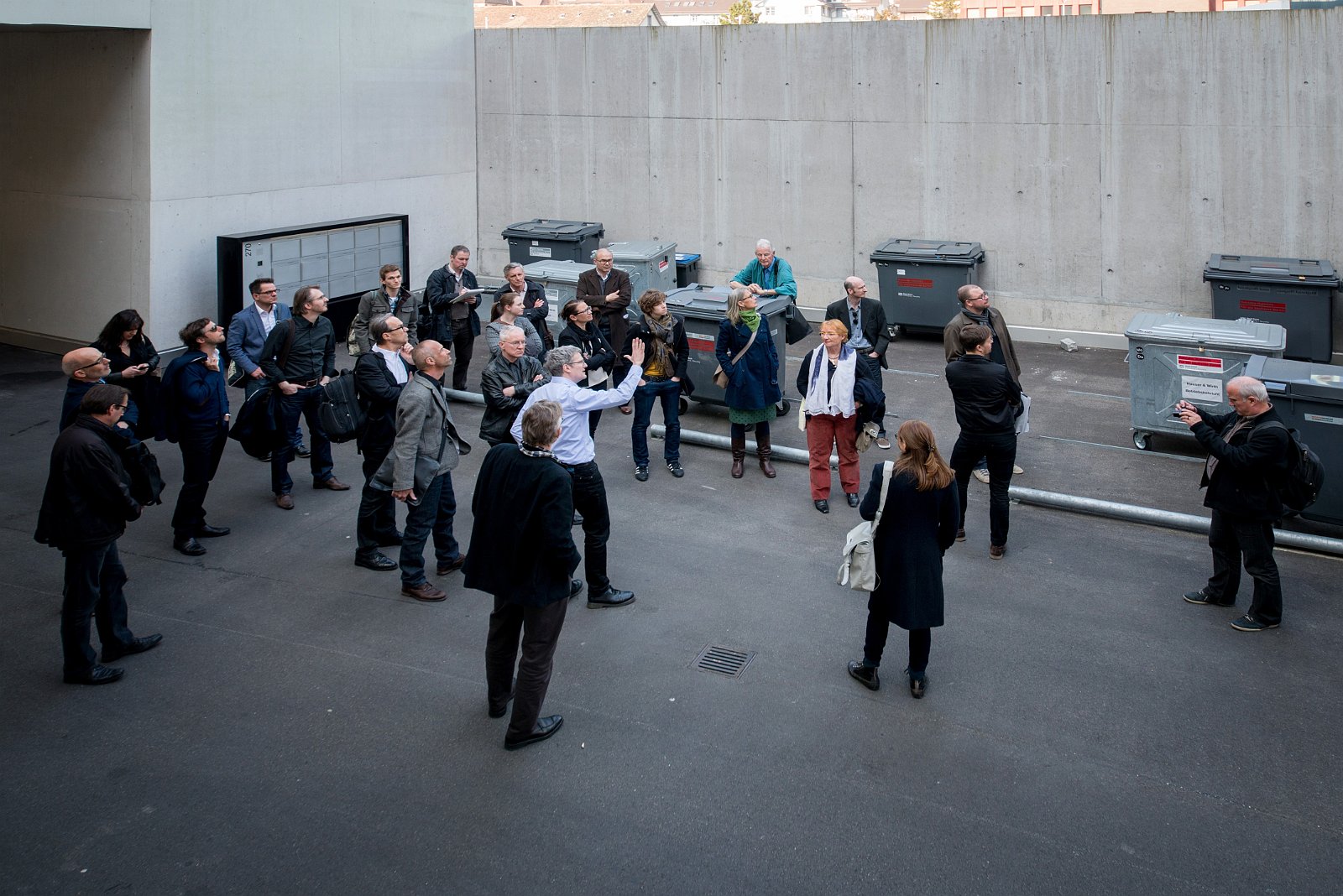 VSI.ASAI | Rundgang im Löwenbräu-Areal Zürich Rundgang und Führung im Löwenbräu-Areal Zürich. Führung durch Stephan Hürlemann, Partner Studio Hannes Wettstein AG und Volker Mencke, Projektleiter Gigon/Guyer Architekten.