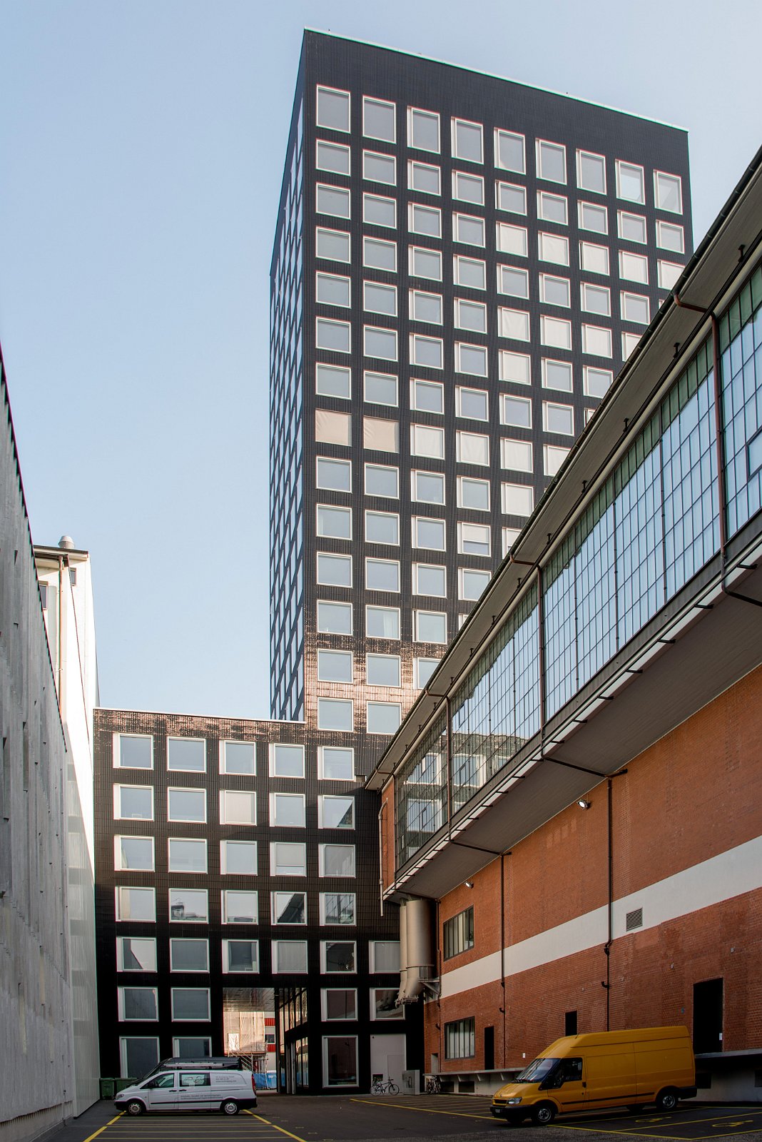 VSI.ASAI | Rundgang im Löwenbräu-Areal Zürich Rundgang und Führung im Löwenbräu-Areal Zürich. Führung durch Stephan Hürlemann, Partner Studio Hannes Wettstein AG und Volker Mencke, Projektleiter Gigon/Guyer Architekten.