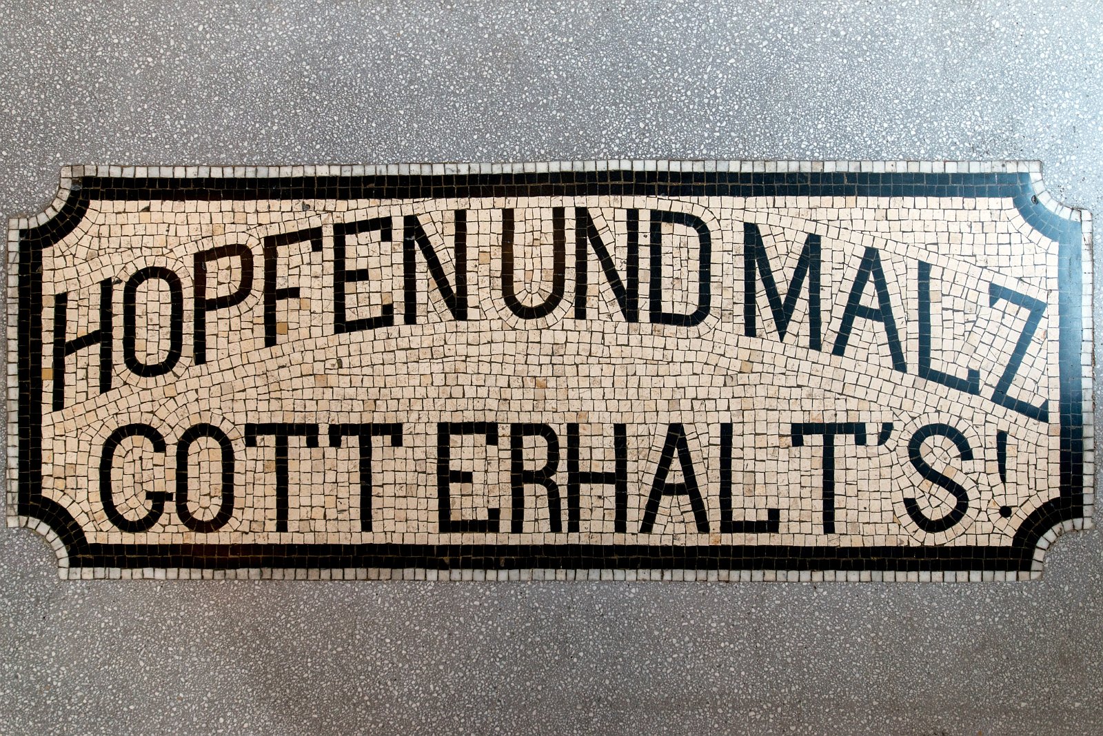 VSI.ASAI | Rundgang im Löwenbräu-Areal Zürich Rundgang und Führung im Löwenbräu-Areal Zürich. Führung durch Stephan Hürlemann, Partner Studio Hannes Wettstein AG und Volker Mencke, Projektleiter Gigon/Guyer Architekten.